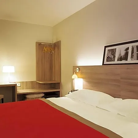 Hotel Kyriad Paris Est - Bois De Vincennes