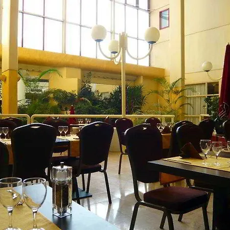 Kyriad Paris Est - Bois De Vincennes